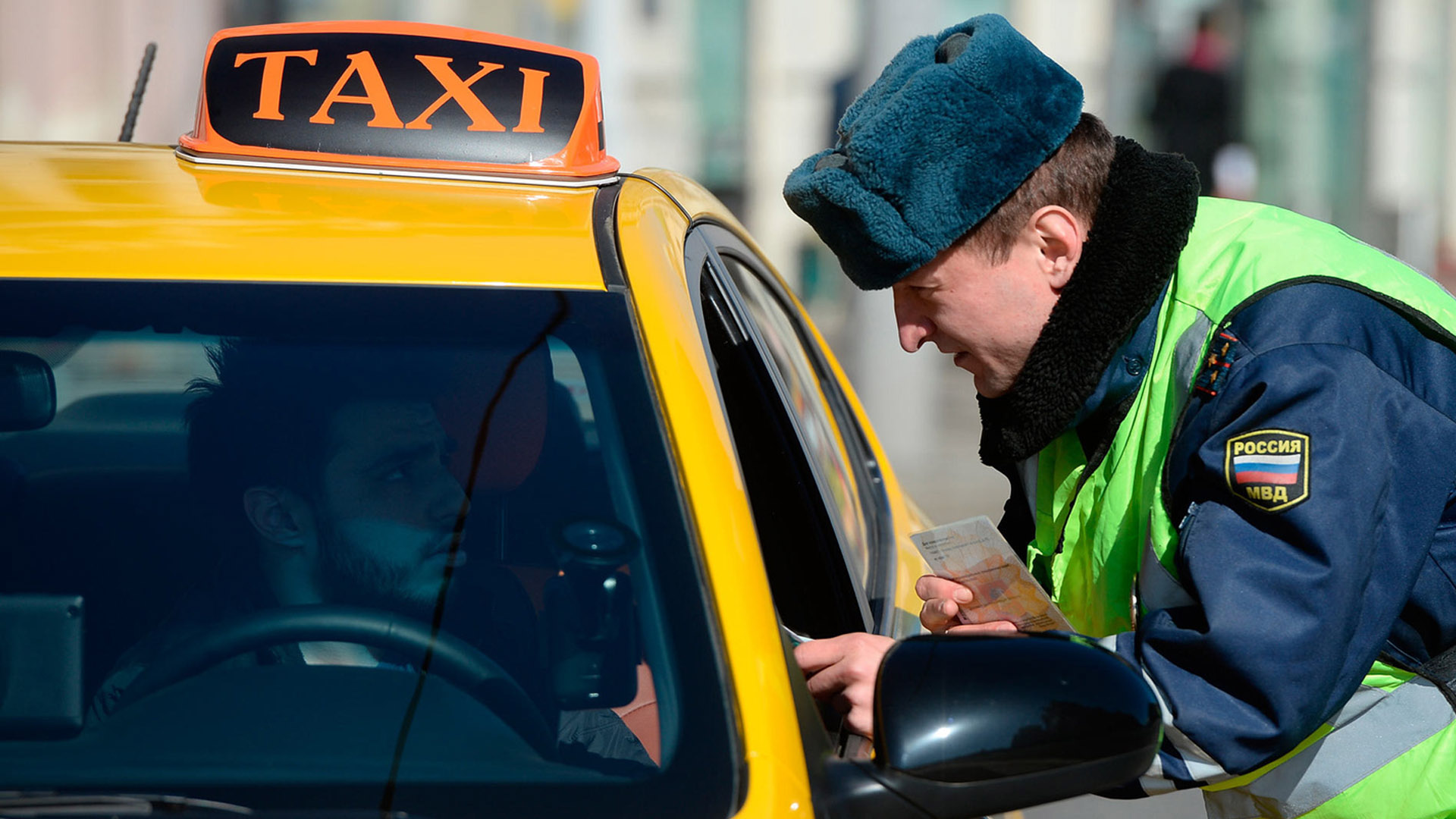 «Шашечки» наголо: государство хочет вести учёт всех таксистов