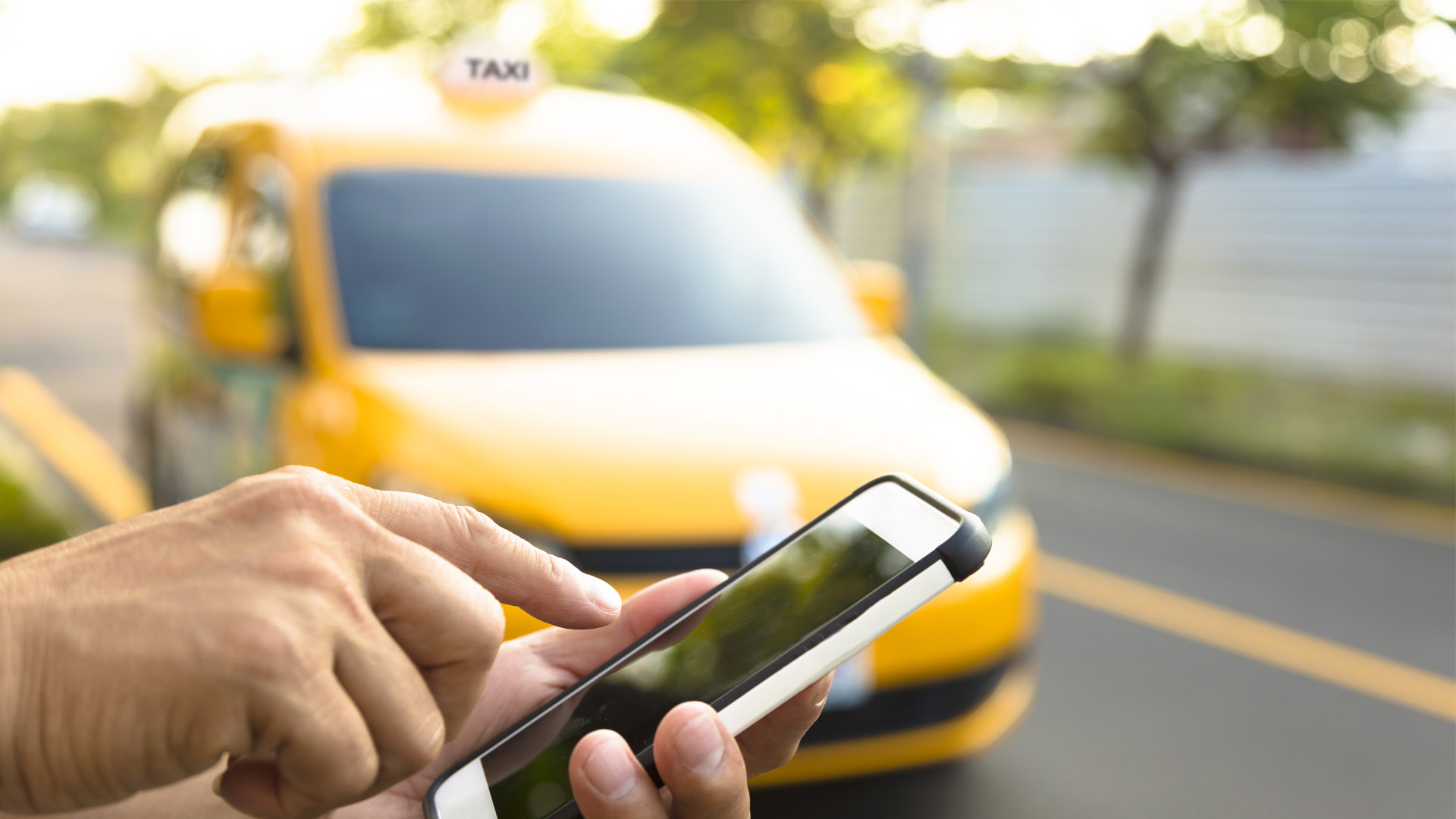 Сервисы для заказа такси планируют включить в список социально значимых ресурсов