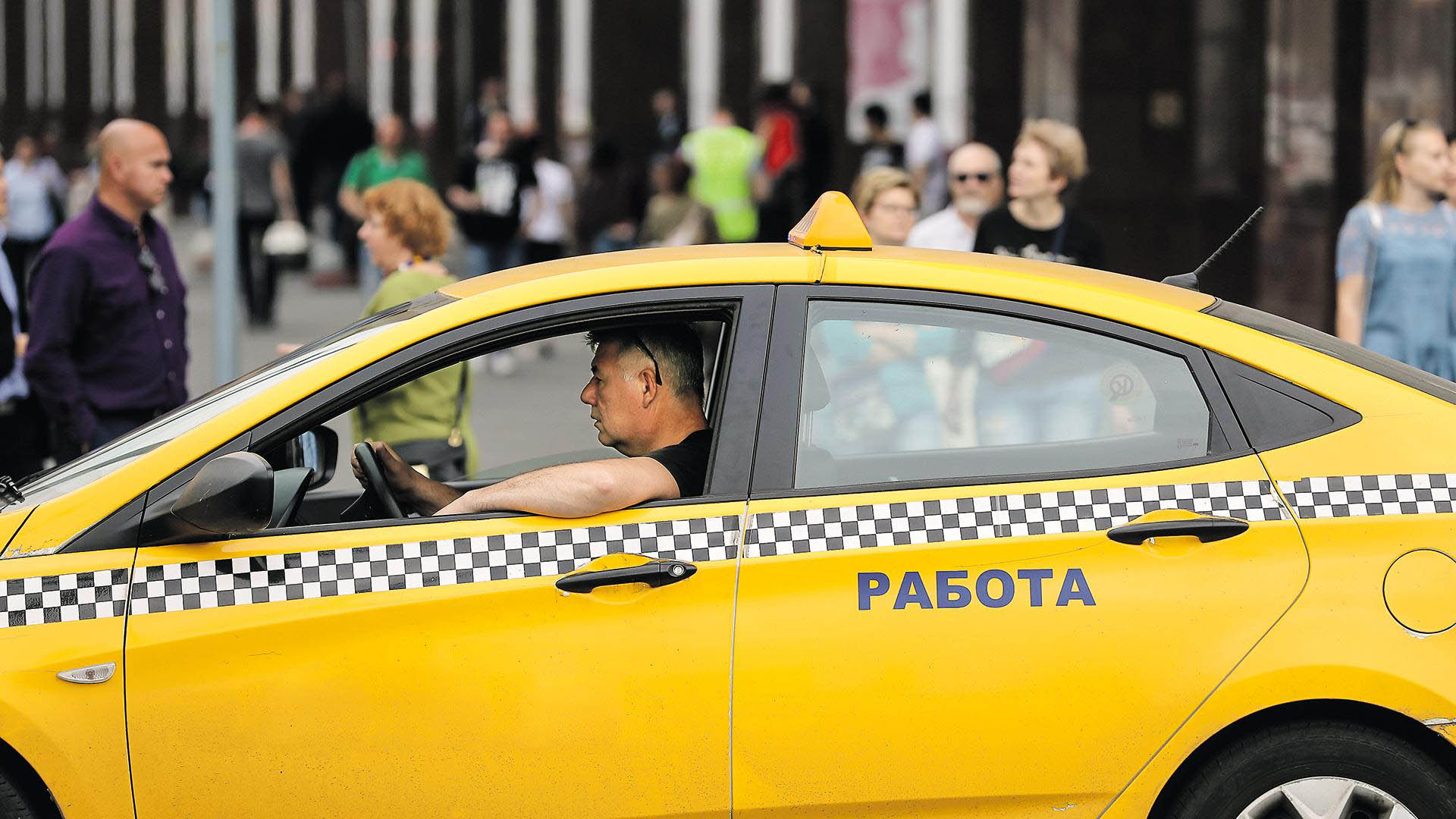 Доход 93% водителей такси снизился во время самоизоляции