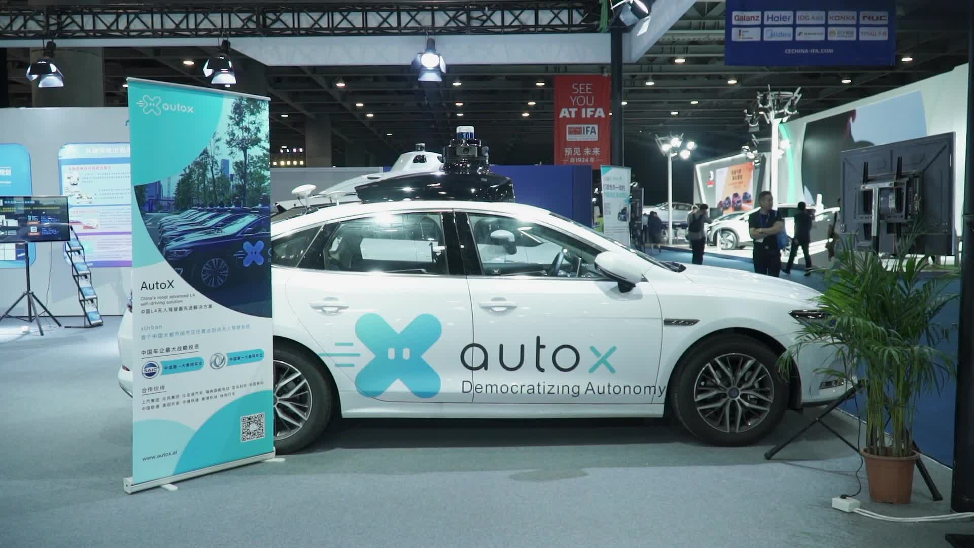 Автономная служба вызова такси RoboTaxi теперь доступна в AutoX в Шанхае