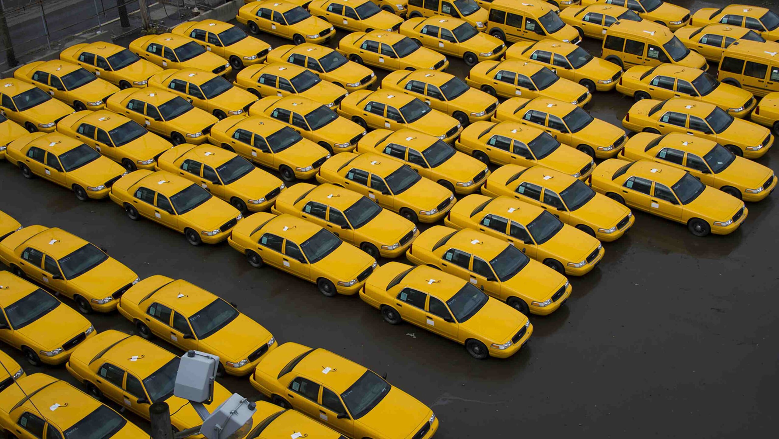 Минтранс Пермского края планирует перекрасить автомобили такси в желтый цвет
