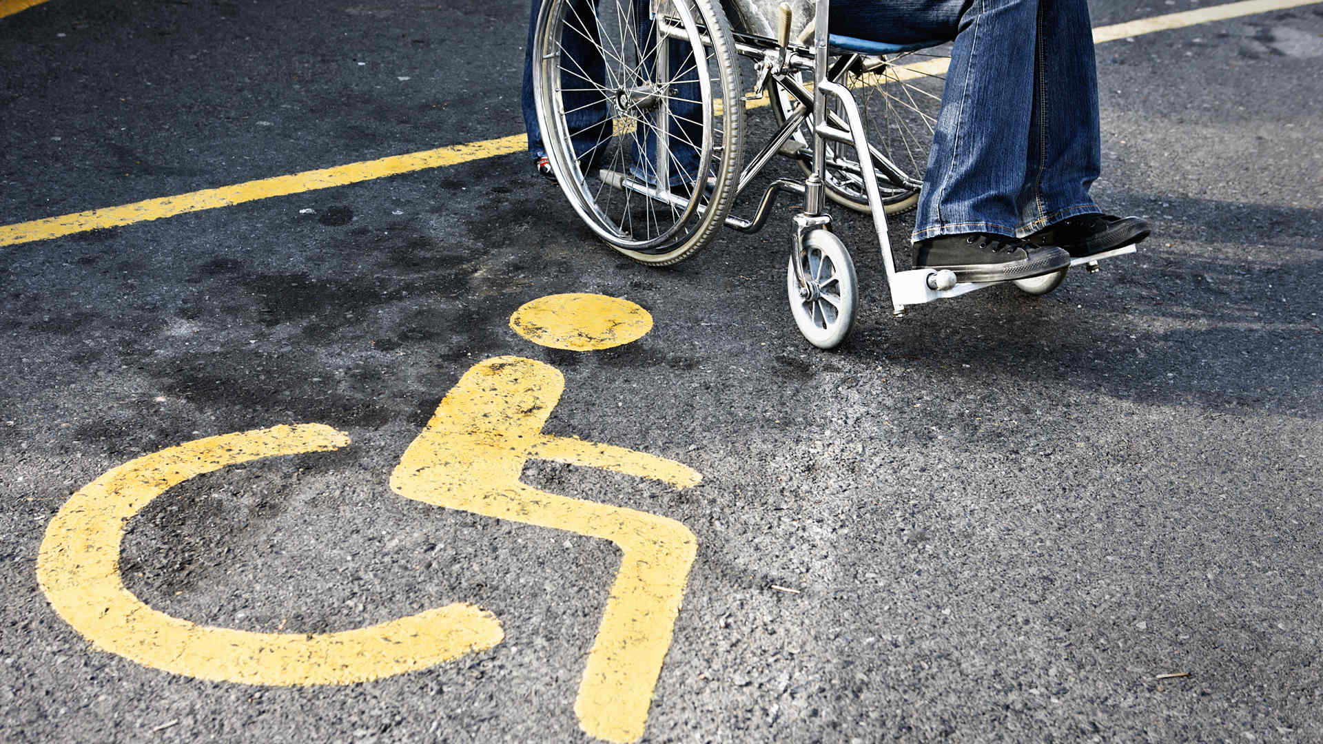 Более 750 тысяч граждан с инвалидностью воспользовались льготной парковкой
