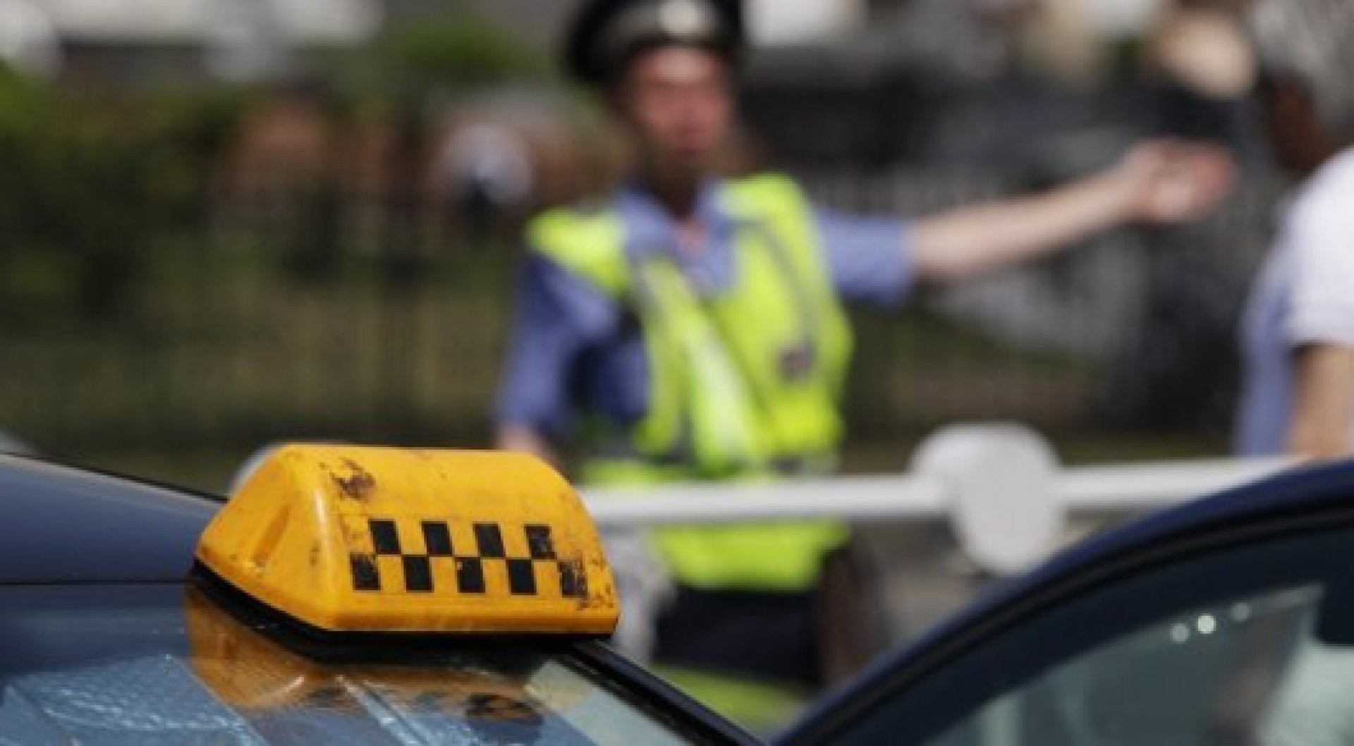В Омской области 60% водителей такси работают нелегально – эксперты