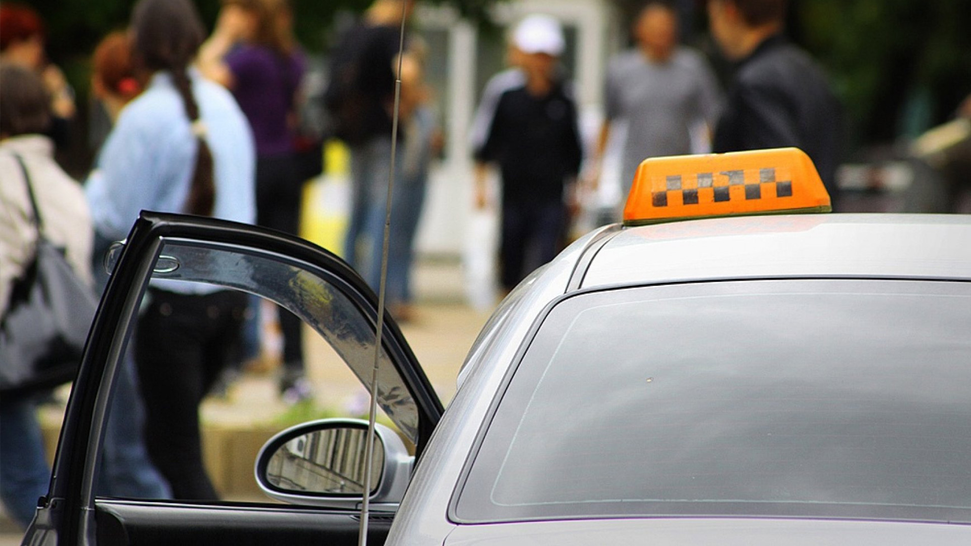В Челябинске водитель такси продал 4 арендованных автомобиля