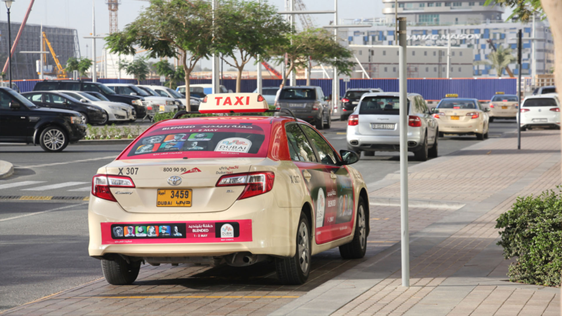 В Дубае вакцинируются все водители такси и общественного транспорта