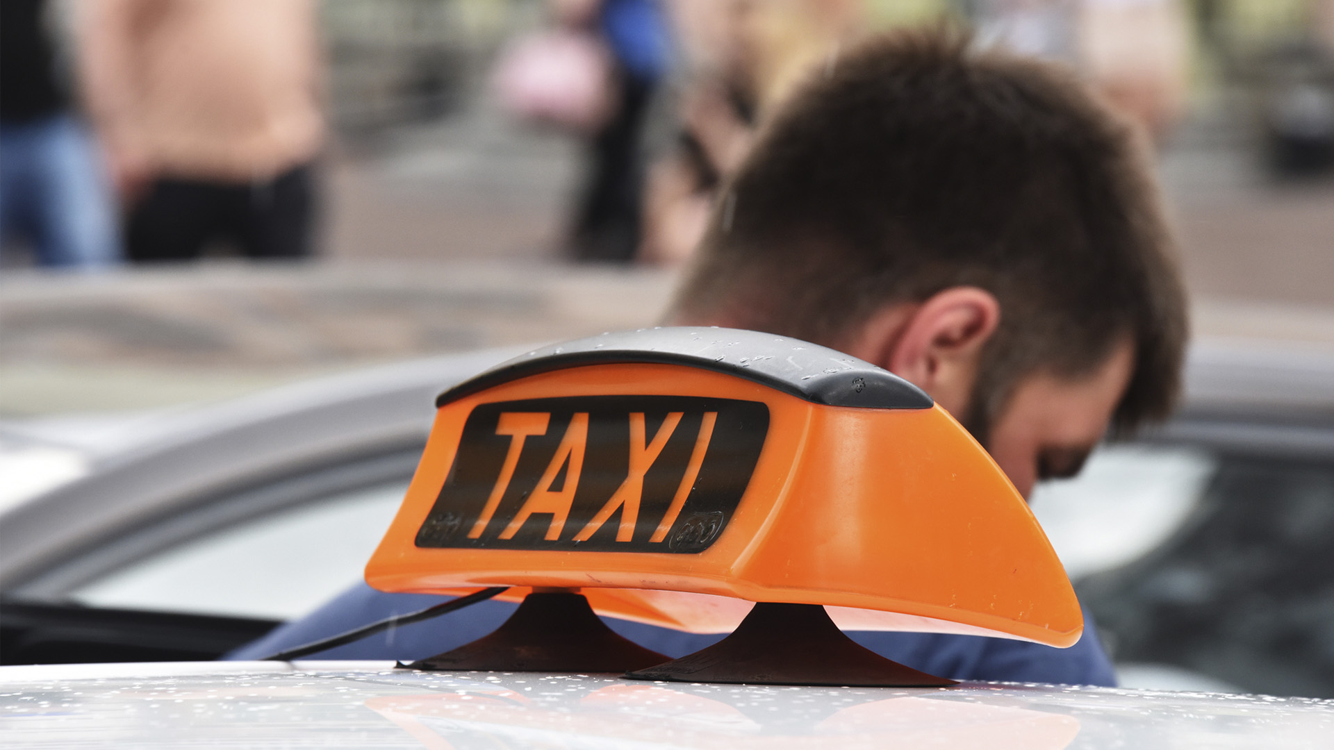Жители Пскова проголосовали за запрет судимым лицам работать в такси