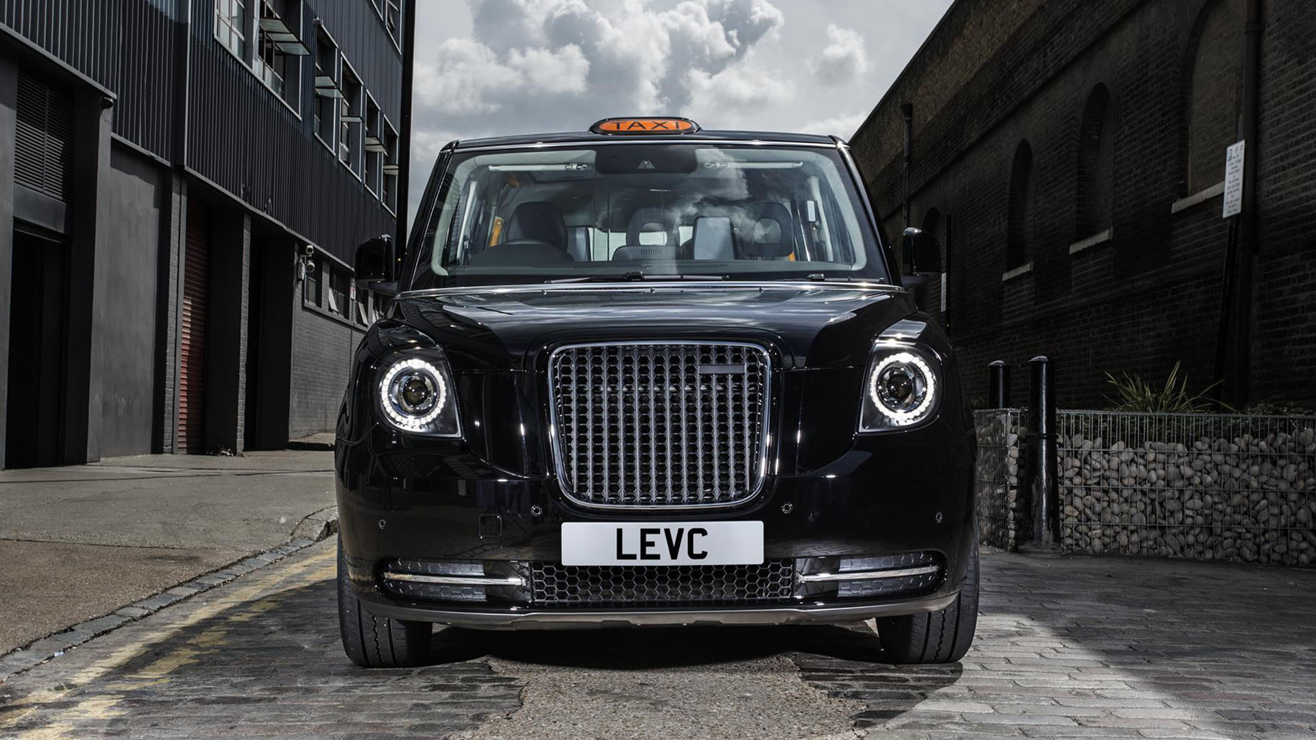 LEVC планирует крупное расширение на европейский рынок с новой моделью электрического фургона