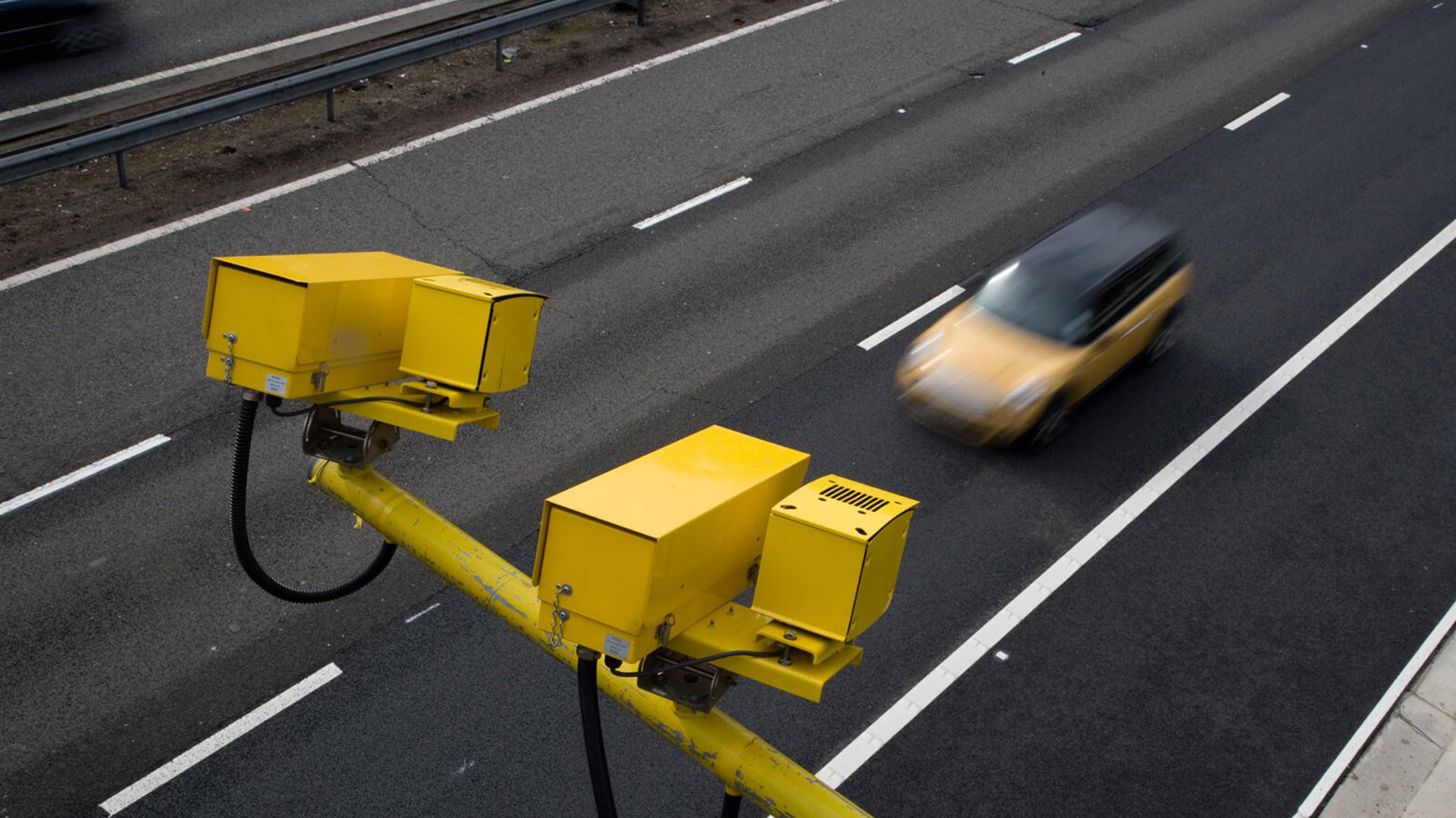 Дорожные камеры научат штрафовать водителей за опасную езду
