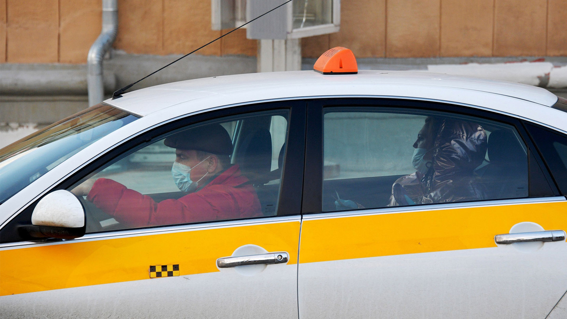 Белгород: штраф за проезд в такси без маски
