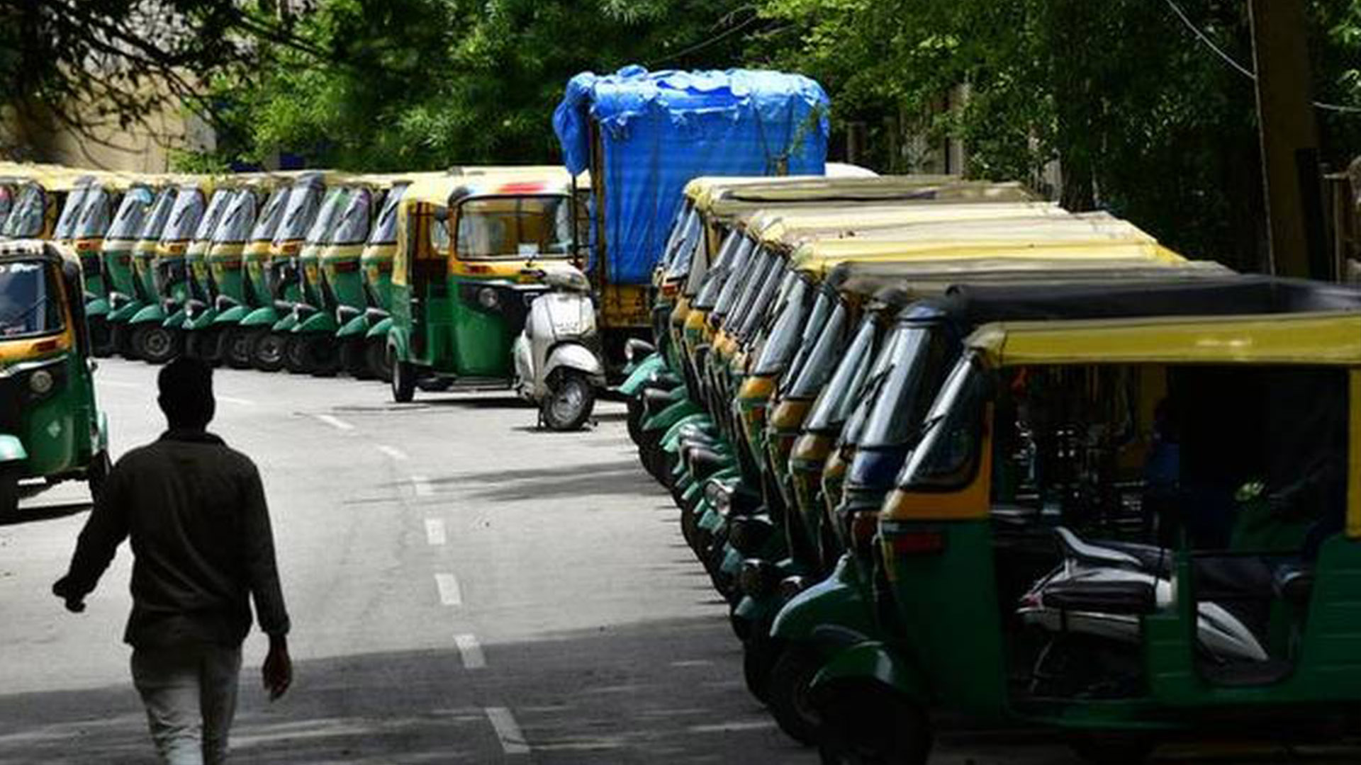 Таксистам Индии понадобятся месяцы, чтобы восполнить убытки