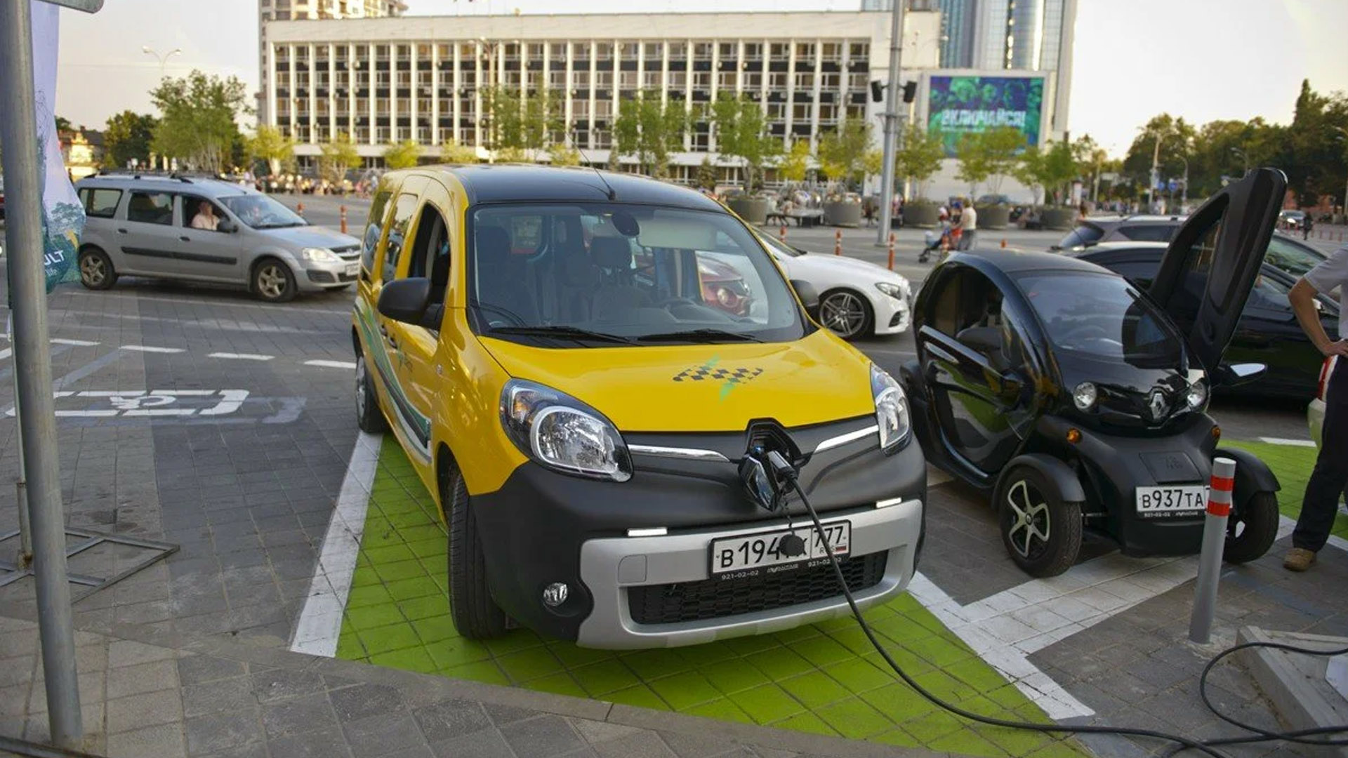 Итоги рынка электрокаров за 2021 год.  Есть ли будущее у экотранспорта в такси?