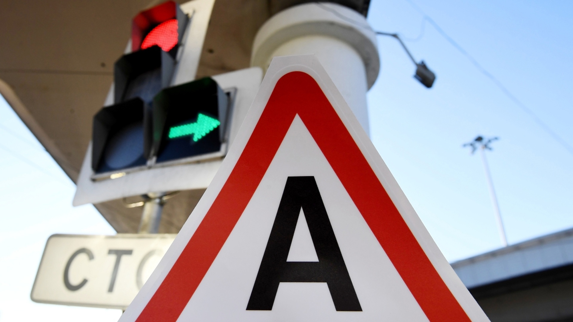 В России хотят изменить стандарт применения дорожных знаков и разметок