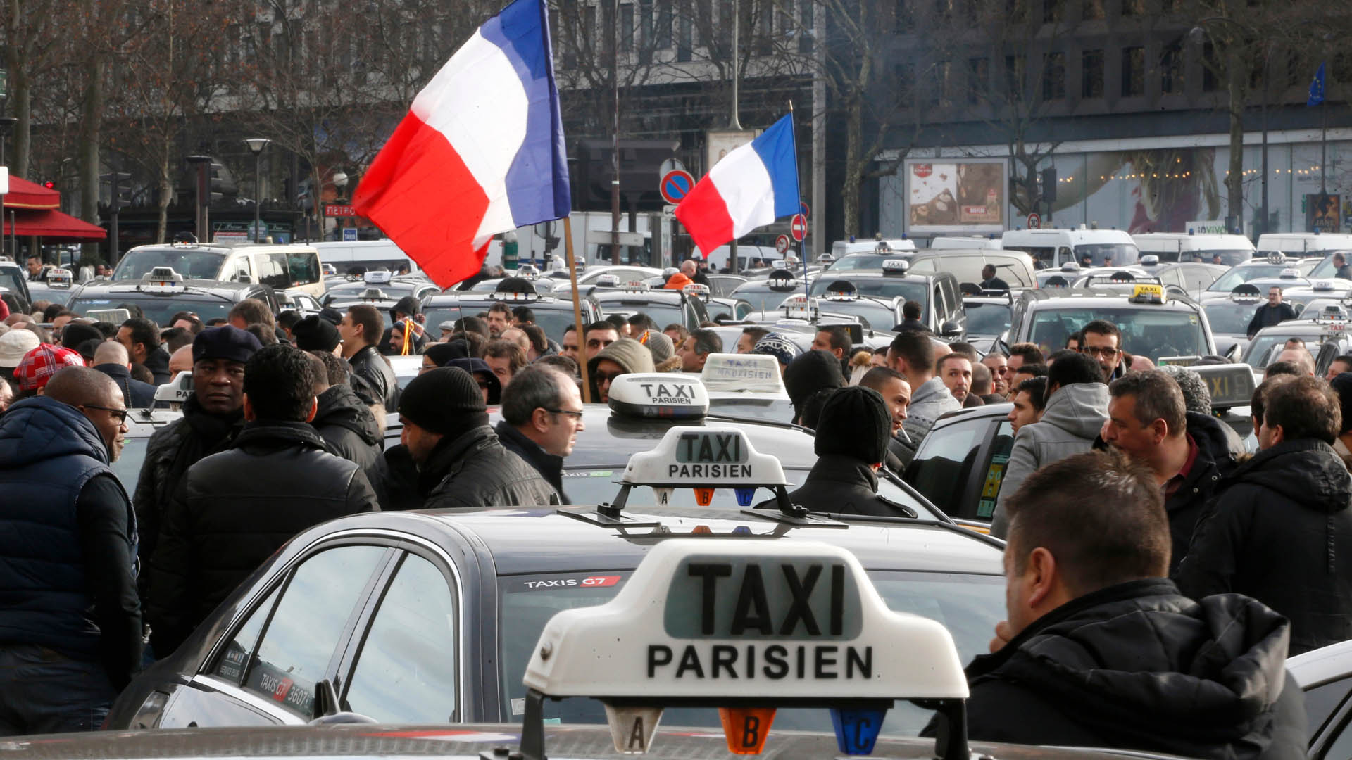 Uber возместит ущерб, нанесенный водителям такси во Франции