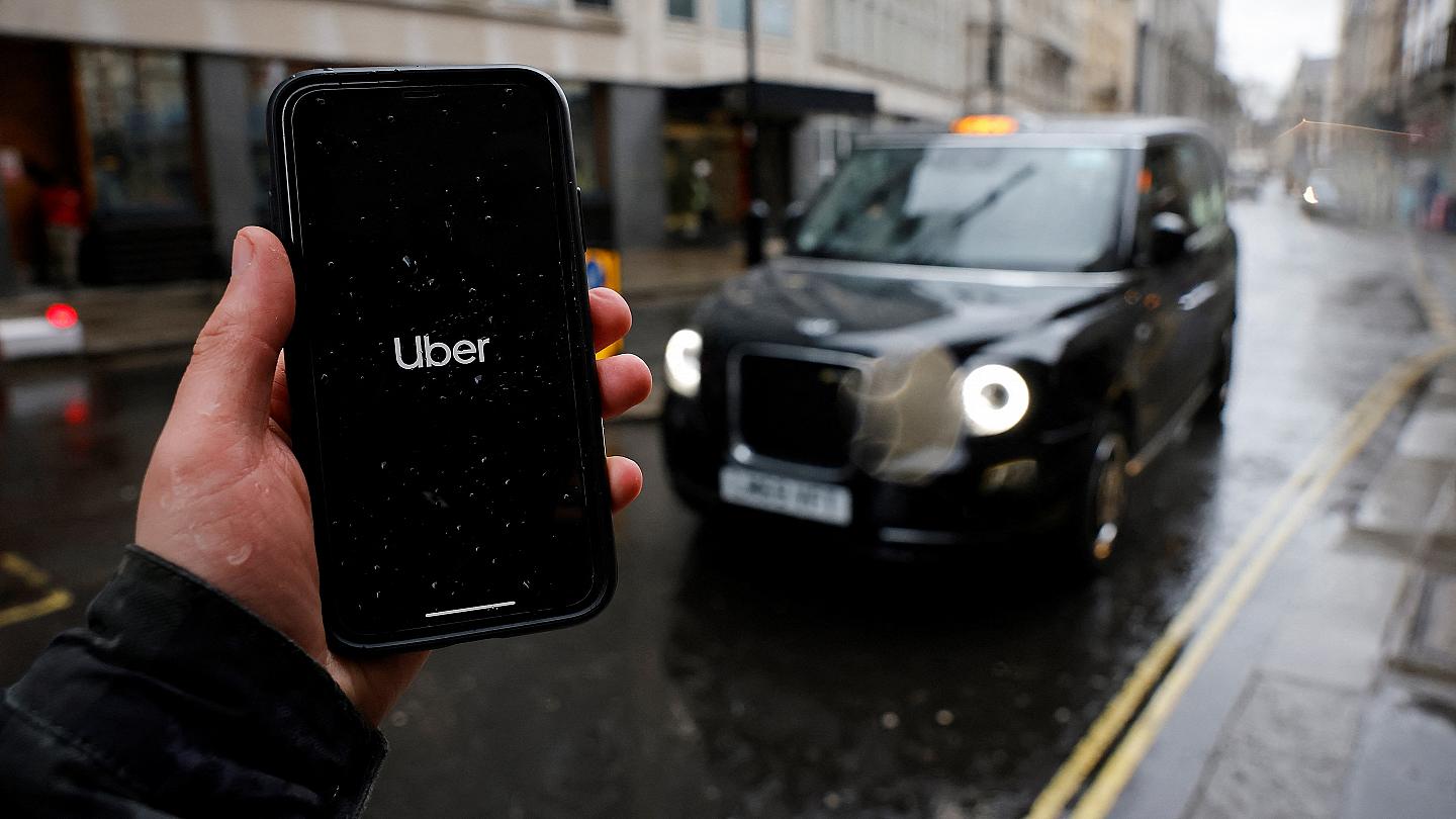 Британцы, использующие Uber и другие приложения для такси сталкиваются с трудностями