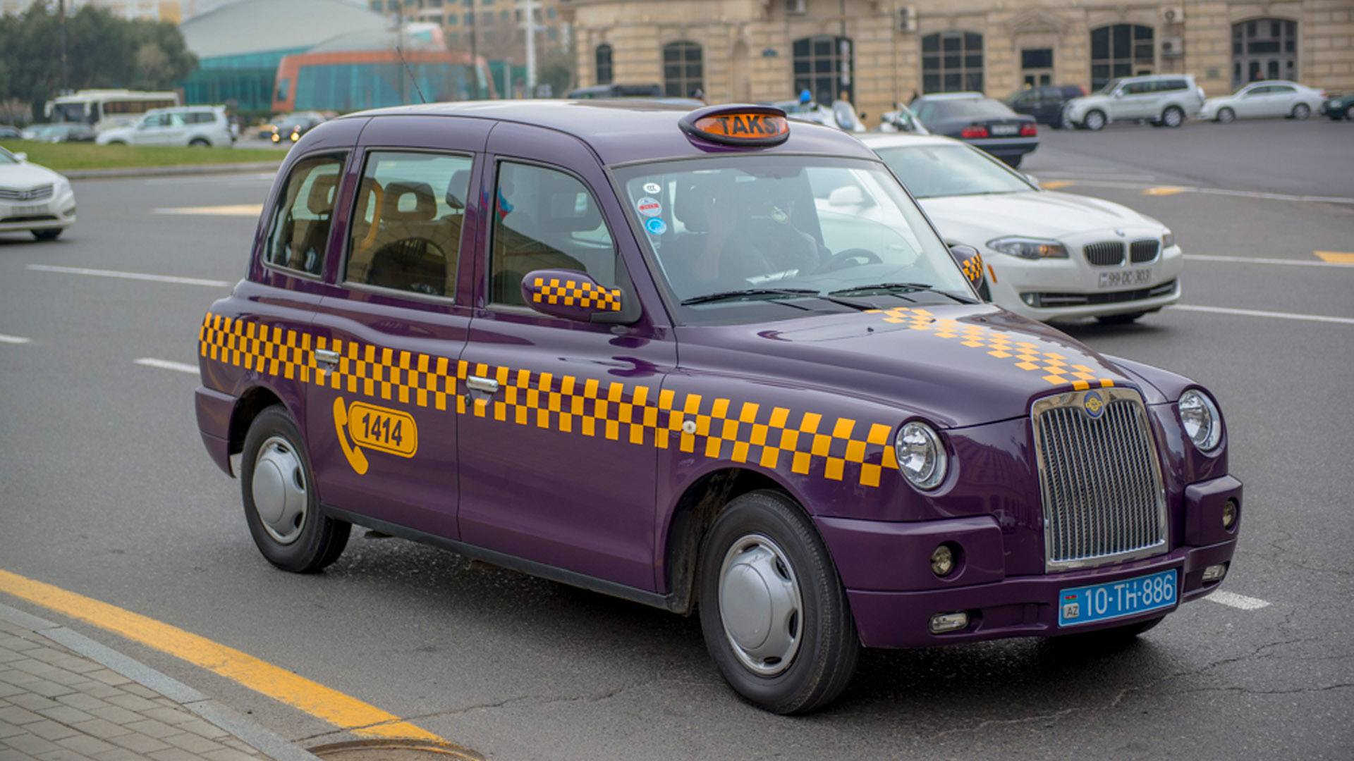 Почти вдвое выросло число перевозок такси в Азербайджане за 2021 год