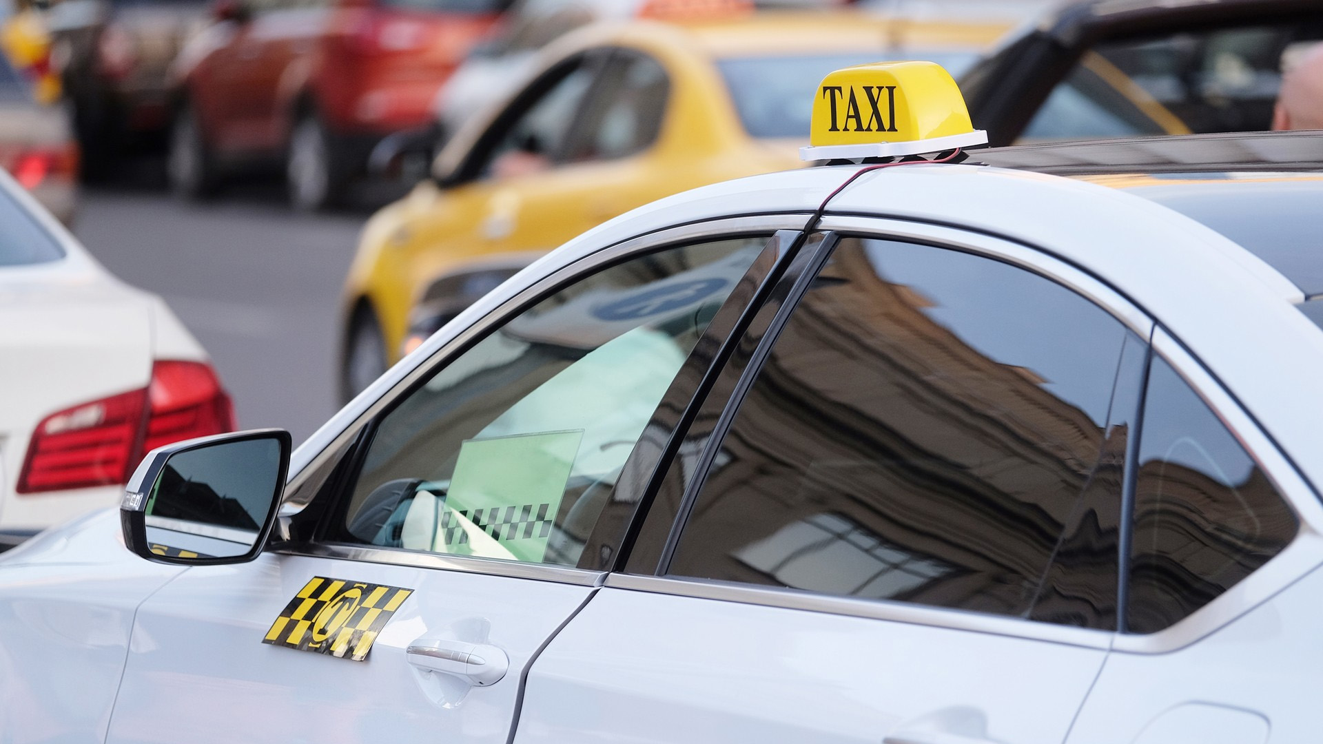 В Калужской области разрешение на работу в такси имеют 1644 человек