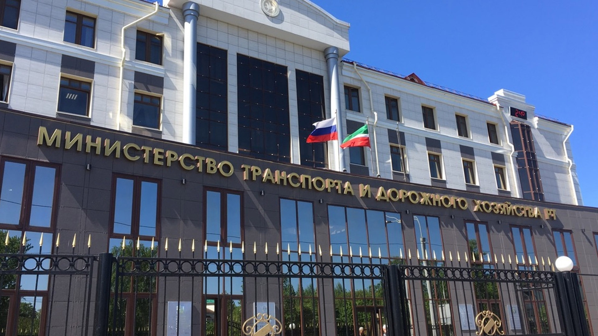 В Татарстане обсудили проблемы такси: количество легальных перевозчиков заметно снизилось