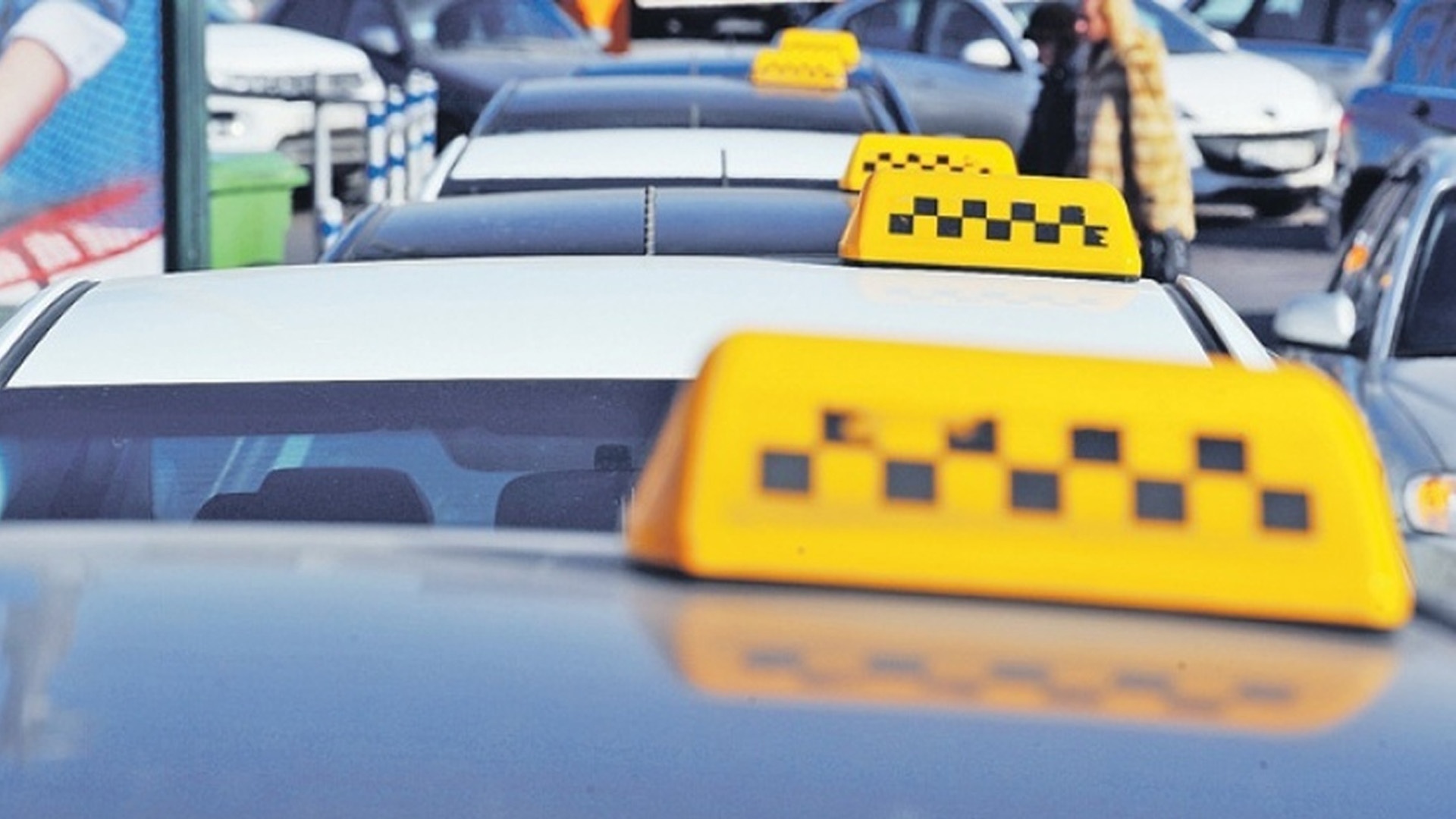 Столичные суды за год отменили более 400 разрешений на работу в такси