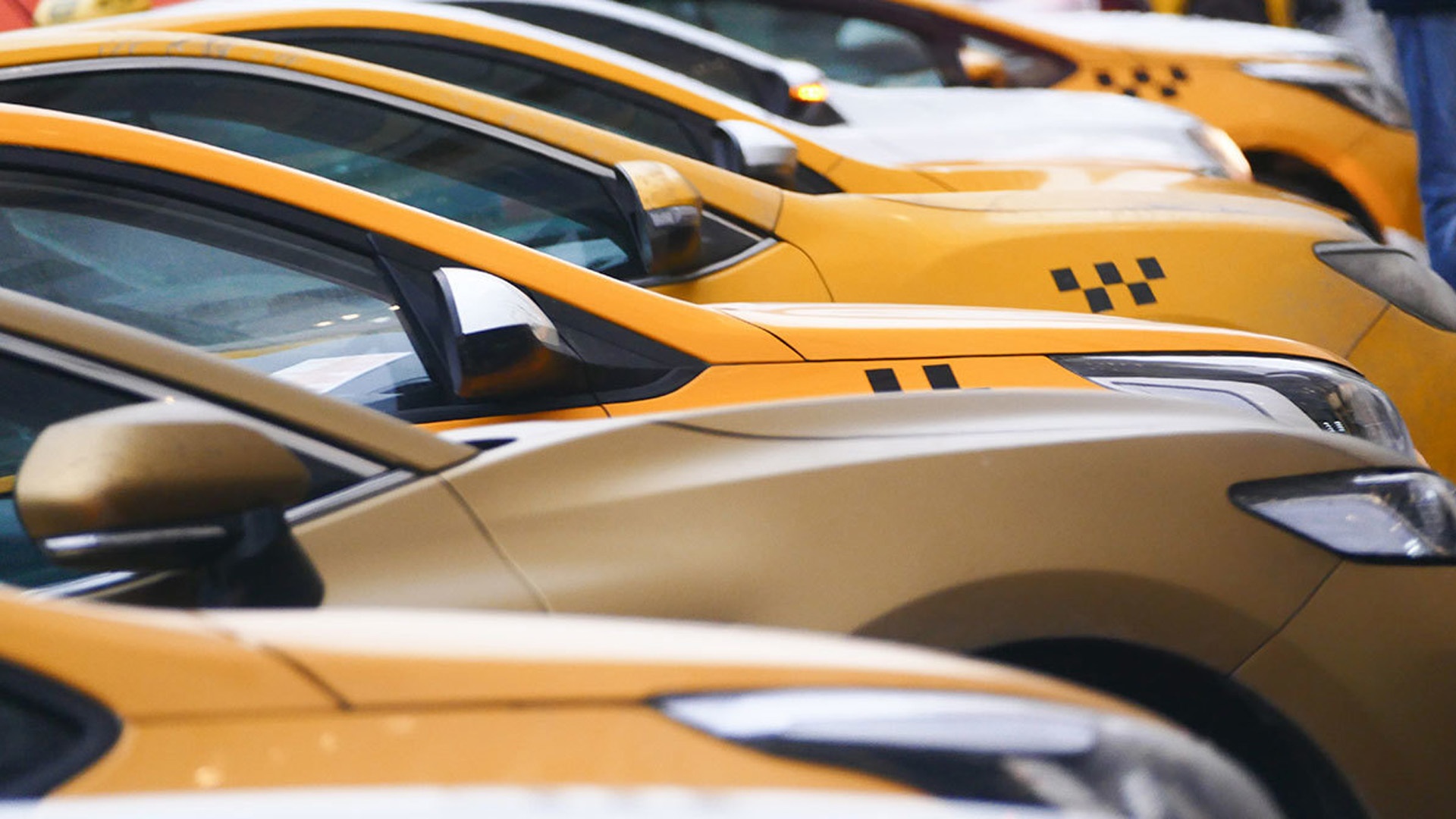 Эксперты Санкт-Петербурга и Ленинградской области рассказали о проблемах, связанных с реализацией  закона “О такси”