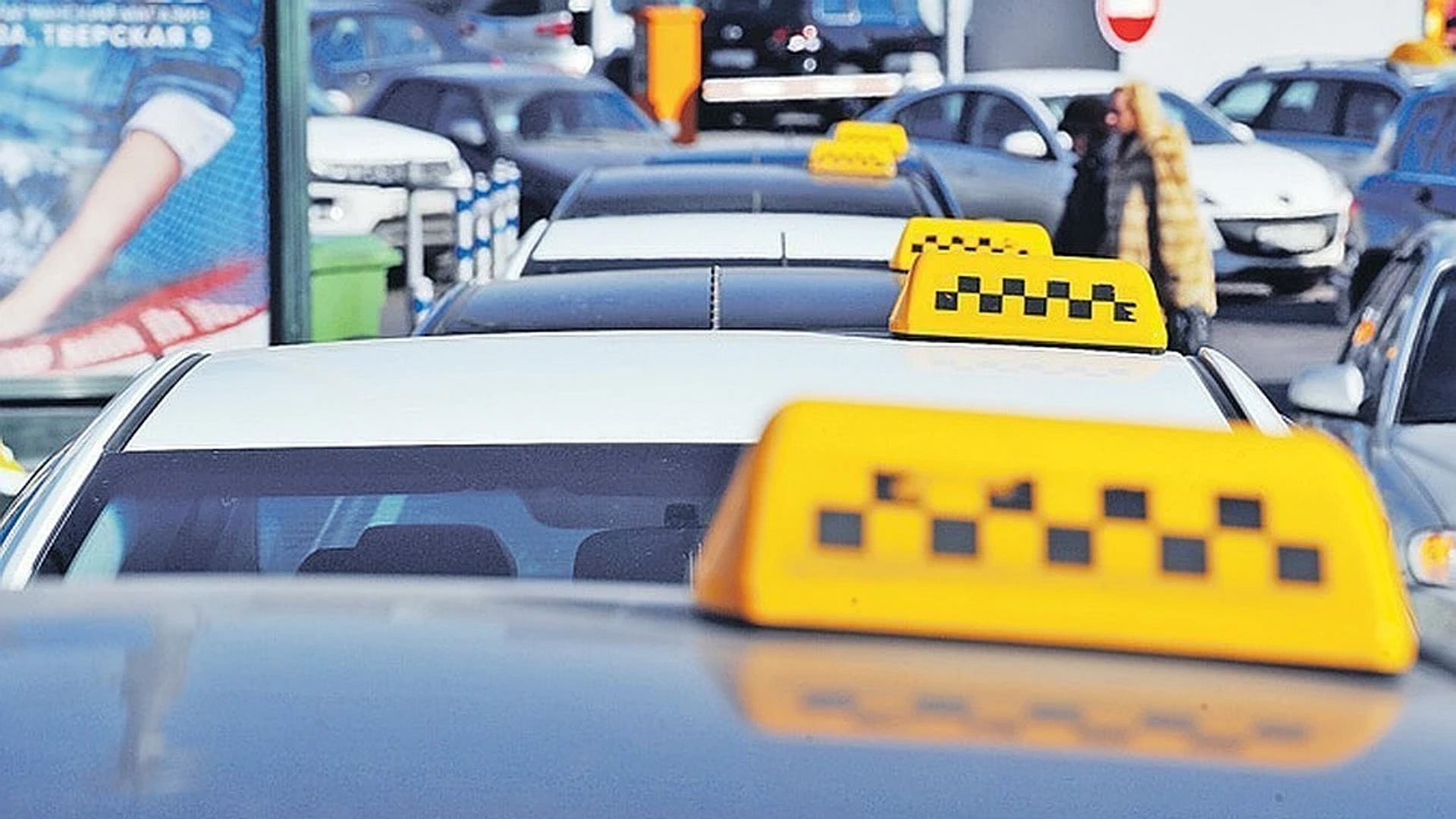 Профильная комиссия петербургского заксобрания поддержала введение цвета машин такси