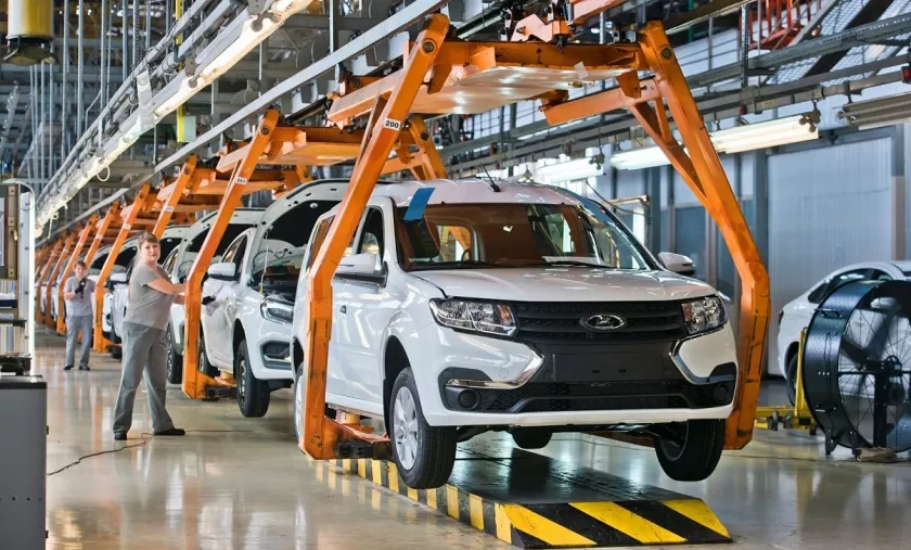«АвтоВАЗ» возобновляет производство Lada Largus
