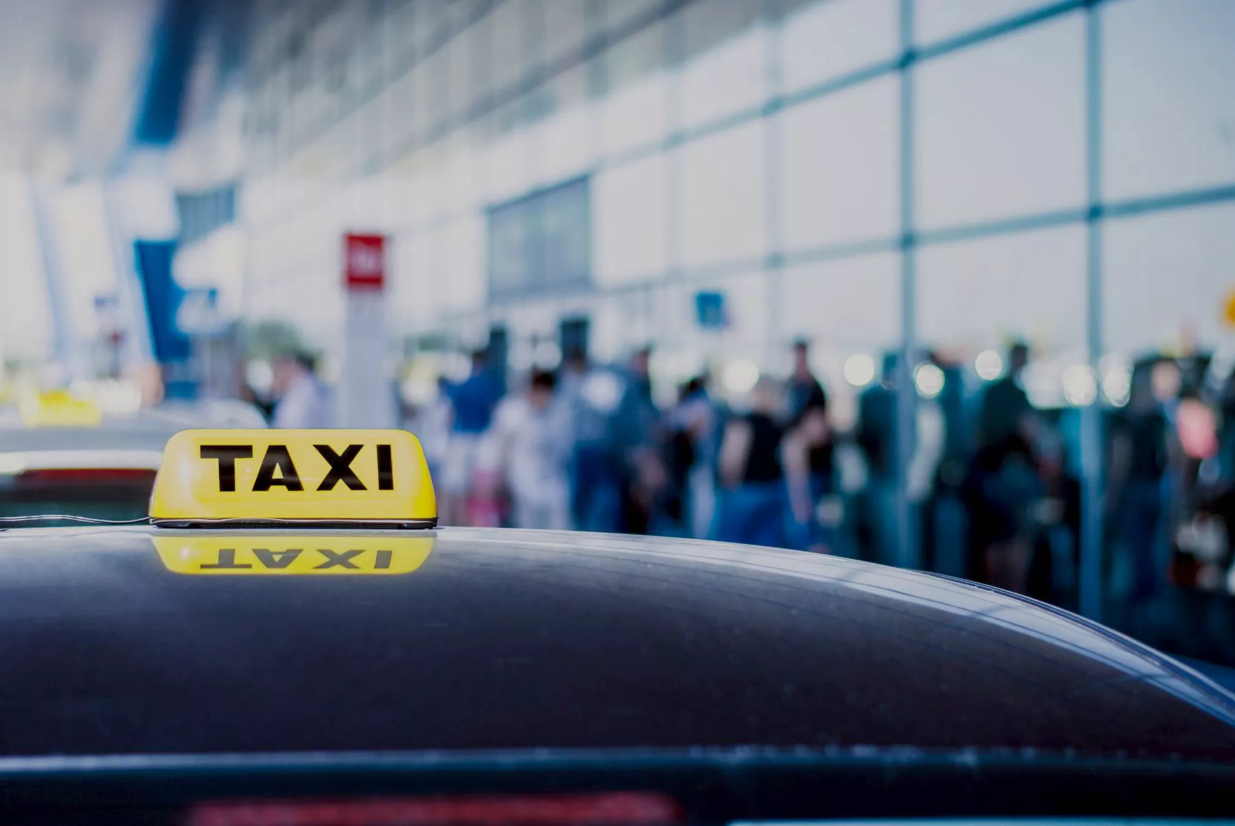 Работа такси в московских аэропортах не нравится 40 процентам туристов